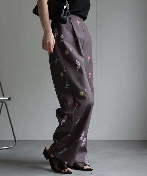 ap retro（アプレトロ）の「【セットアップ対応】フラワープリントパンツ / 花柄パンツ《動画あり》（その他パンツ・レディース・ブラック/オフホワイト/ネイビー/ブラック系その他/モカ・FREE）」の4枚目の写真