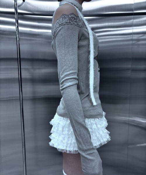 Never mind the XU / Chikashitsu+(ネバーマインド ザ エックスユー / チカシツプラス)の「【nmtc+】rose off-shoulder long sleeve T / 【エヌエムティーシープラス】ローズオフショルダー長袖Tシャツ(Tシャツ/カットソー・レディース・グレー/アイボリー/ピンク・ONE SIZE)」の18枚目の写真
