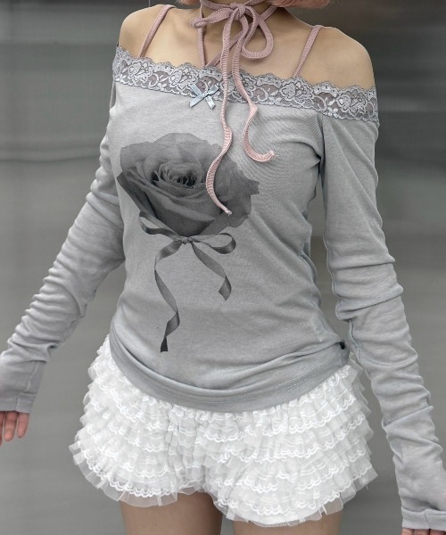 Never mind the XU / Chikashitsu+(ネバーマインド ザ エックスユー / チカシツプラス)の「【nmtc+】rose off-shoulder long sleeve T / 【エヌエムティーシープラス】ローズオフショルダー長袖Tシャツ(Tシャツ/カットソー・レディース・グレー/アイボリー/ピンク・ONE SIZE)」の13枚目の写真
