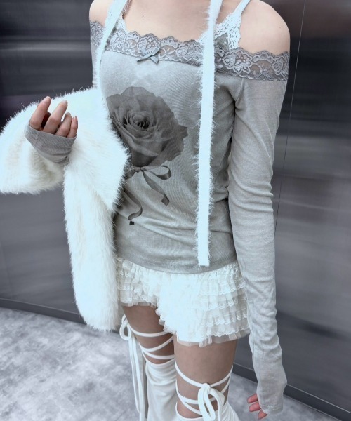 Never mind the XU / Chikashitsu+(ネバーマインド ザ エックスユー / チカシツプラス)の「【nmtc+】rose off-shoulder long sleeve T / 【エヌエムティーシープラス】ローズオフショルダー長袖Tシャツ(Tシャツ/カットソー・レディース・グレー/アイボリー/ピンク・ONE SIZE)」の17枚目の写真