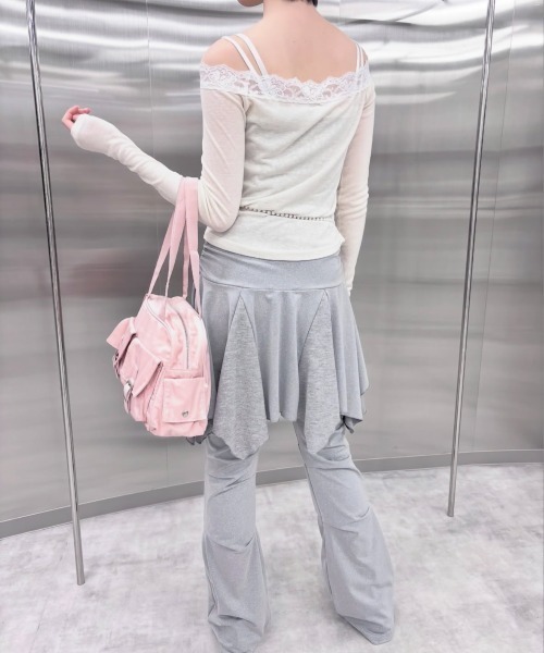 Never mind the XU / Chikashitsu+(ネバーマインド ザ エックスユー / チカシツプラス)の「【nmtc+】rose off-shoulder long sleeve T / 【エヌエムティーシープラス】ローズオフショルダー長袖Tシャツ(Tシャツ/カットソー・レディース・グレー/アイボリー/ピンク・ONE SIZE)」の4枚目の写真