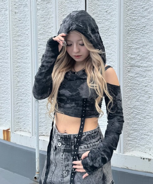 KsG(ケーエスジー)の「belt design sholder damege tops(Tシャツ/カットソー・レディース・ブラック・SMALL/MEDIUM/LARGE)」の1枚目の写真