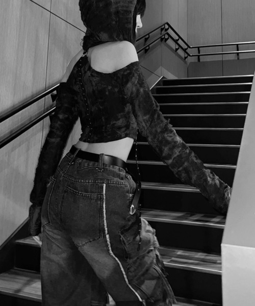 KsG(ケーエスジー)の「belt design sholder damege tops(Tシャツ/カットソー・レディース・ブラック・SMALL/MEDIUM/LARGE)」の9枚目の写真