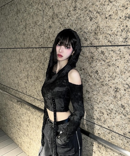 KsG(ケーエスジー)の「belt design sholder damege tops(Tシャツ/カットソー・レディース・ブラック・SMALL/MEDIUM/LARGE)」の6枚目の写真
