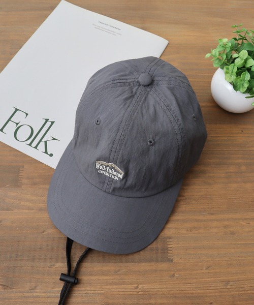 Well-Tailored（ウェルテイラード）の「Well-Tailored NYLON CAP W/CHINSTRAP 軽量 アウトドア（キャップ・メンズ・ベージュ/ブラック/チャコールグレー・FREE）」の2枚目の写真