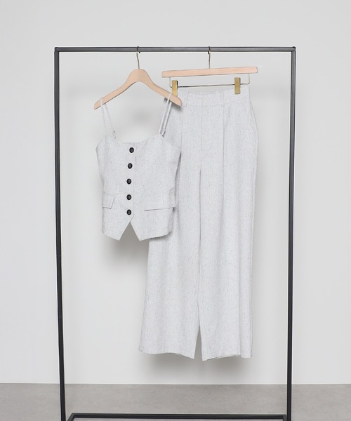 Bonjour Sagan（ボンジュールサガン）の「フロント釦ハンサムビスチェ×タックストレートパンツセットアップ【動画あり】（セットアップ・レディース・アイボリー/ブラック/ライトグレー・FREE）」の4枚目の写真