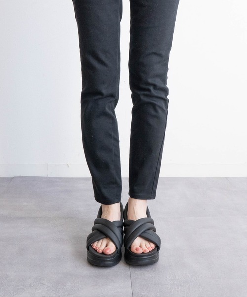 Fabby fabby(ファビィーファビィー)の「フィットクロス厚底サンダル(サンダル・レディース・シルバー/ブラック・LARGE/SMALL/MEDIUM)」の21枚目の写真