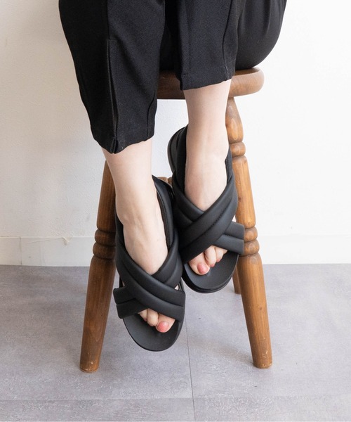 Fabby fabby(ファビィーファビィー)の「フィットクロス厚底サンダル(サンダル・レディース・シルバー/ブラック・LARGE/SMALL/MEDIUM)」の5枚目の写真