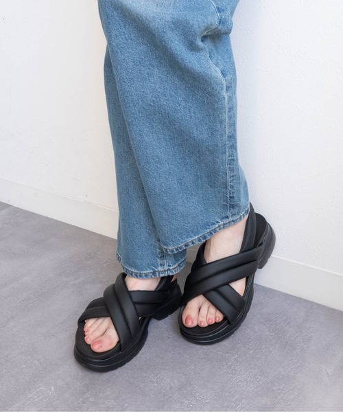 Fabby fabby(ファビィーファビィー)の「フィットクロス厚底サンダル(サンダル・レディース・シルバー/ブラック・LARGE/SMALL/MEDIUM)」の16枚目の写真