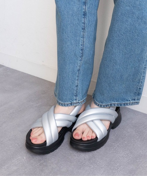 Fabby fabby(ファビィーファビィー)の「フィットクロス厚底サンダル(サンダル・レディース・シルバー/ブラック・LARGE/SMALL/MEDIUM)」の17枚目の写真
