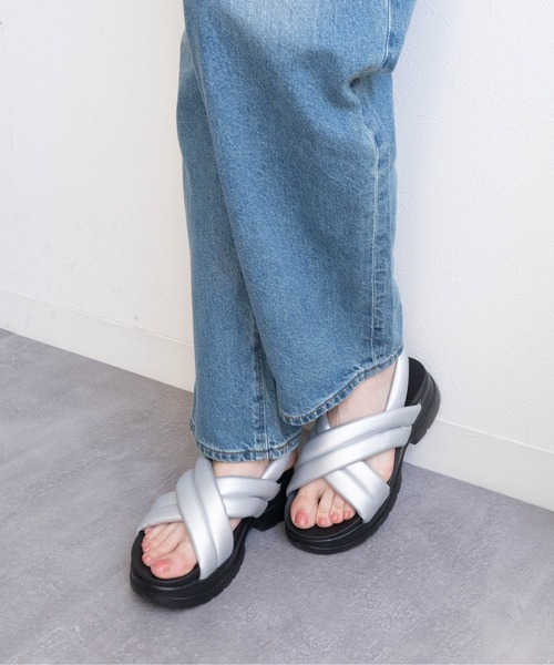 Fabby fabby(ファビィーファビィー)の「フィットクロス厚底サンダル(サンダル・レディース・シルバー/ブラック・LARGE/SMALL/MEDIUM)」の18枚目の写真