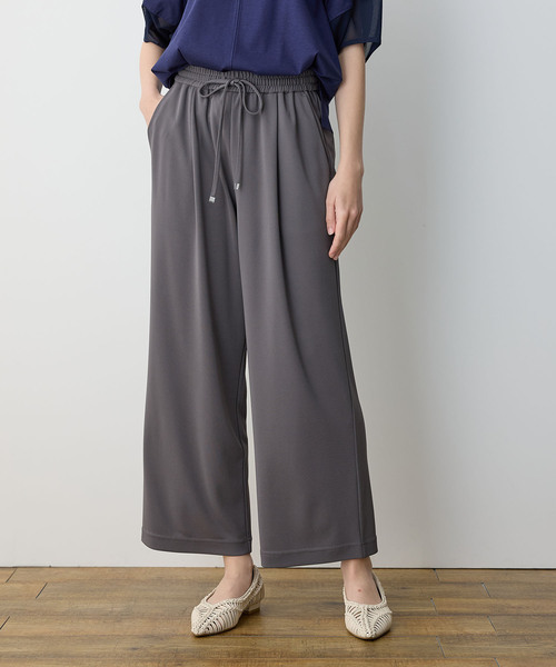 LE SOUK HOLIDAY(ルスークホリデー)の「【接触冷感】EASY ELEGANCEスムースワイドパンツ(スラックス・レディース・チャコールグレー/ブラック/カーキ・L/M)」の1枚目の写真