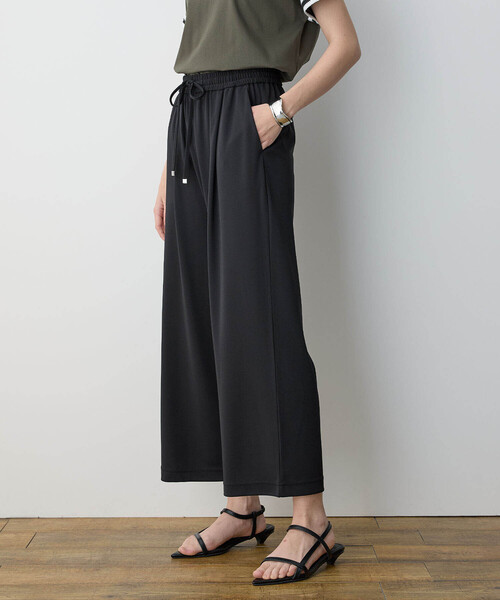 LE SOUK HOLIDAY(ルスークホリデー)の「【接触冷感】EASY ELEGANCEスムースワイドパンツ(スラックス・レディース・チャコールグレー/ブラック/カーキ・L/M)」の13枚目の写真