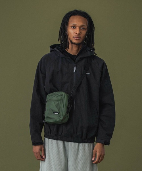XLARGE（エクストララージ）の「SQUARE SHOULDER BAG（ショルダーバッグ・メンズ・ブラック/オリーブ/オレンジ・ONE SIZE）」の6枚目の写真