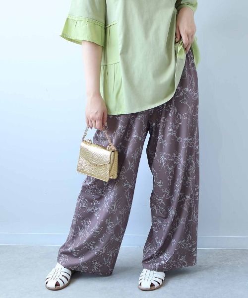 leswel（レスウェル）の「【接触冷感】【L～5L 大きいサイズ】単色花柄イージーワンドパンツ 春夏（その他パンツ・レディース・ブラウン/ブラック・L/LL/3L/4L/5L）」の2枚目の写真