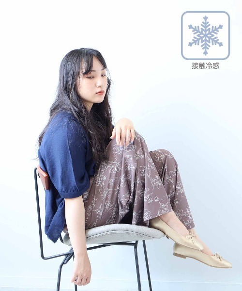 leswel（レスウェル）の「【接触冷感】【L～5L 大きいサイズ】単色花柄イージーワンドパンツ 春夏（その他パンツ・レディース・ブラウン/ブラック・L/LL/3L/4L/5L）」の3枚目の写真