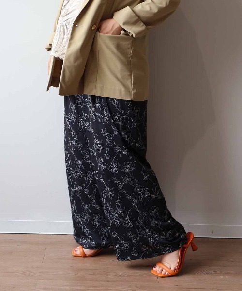 leswel（レスウェル）の「【接触冷感】【L～5L 大きいサイズ】単色花柄イージーワンドパンツ 春夏（その他パンツ・レディース・ブラウン/ブラック・L/LL/3L/4L/5L）」の5枚目の写真