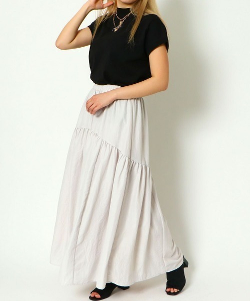 GORGE（ゴージ）の「《ギャザー×ふんわりシルエット》レディース フレアロングスカート ウエストゴム 春夏秋（スカート・レディース・ネイビー/ブラック/ブルー/オフホワイト・F）」の5枚目の写真