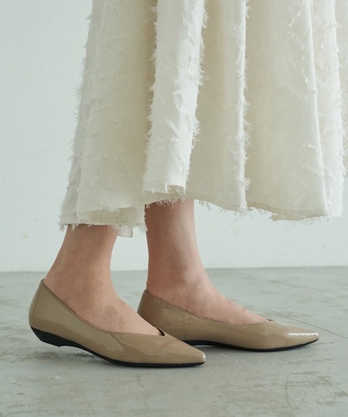 carino（カリーノ）の「【レイン対応】プレーンパンプス（パンプス・レディース・ベージュ系その他2/ライトブラック/シルバー・22.5cm/23cm/23.5cm/24cm/24.5cm）」の2枚目の写真