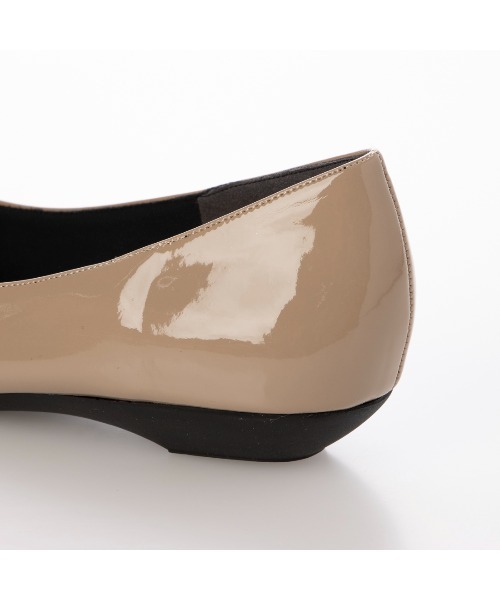 carino（カリーノ）の「【レイン対応】プレーンパンプス（パンプス・レディース・ベージュ系その他2/ライトブラック/シルバー・22.5cm/23cm/23.5cm/24cm/24.5cm）」の8枚目の写真