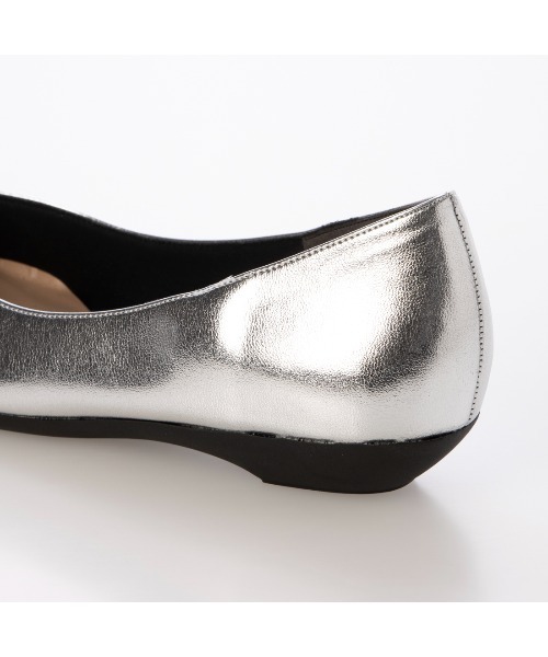 carino（カリーノ）の「【レイン対応】プレーンパンプス（パンプス・レディース・ベージュ系その他2/ライトブラック/シルバー・22.5cm/23cm/23.5cm/24cm/24.5cm）」の13枚目の写真