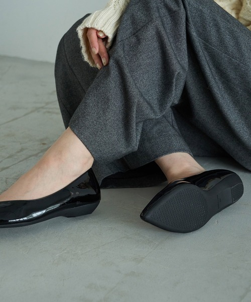 carino（カリーノ）の「【レイン対応】プレーンパンプス（パンプス・レディース・ベージュ系その他2/ライトブラック/シルバー・22.5cm/23cm/23.5cm/24cm/24.5cm）」の22枚目の写真