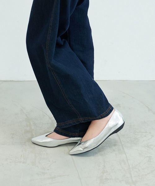 carino（カリーノ）の「【レイン対応】プレーンパンプス（パンプス・レディース・ベージュ系その他2/ライトブラック/シルバー・22.5cm/23cm/23.5cm/24cm/24.5cm）」の19枚目の写真