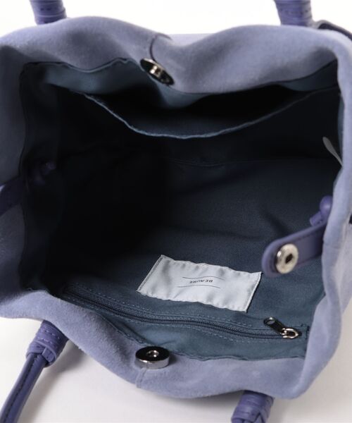 Beau're(ヴュレ)の「BEAURE Suede boat shape ショルダー Bag(ショルダーバッグ・レディース・パープル系その他/キャメル/グリーン系その他・FREE)」の4枚目の写真
