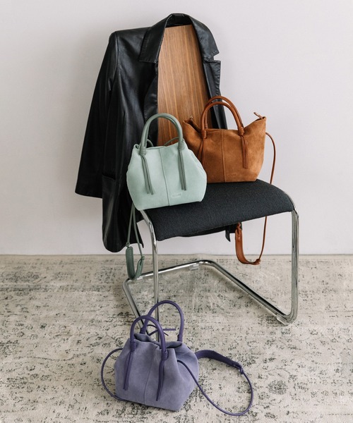 Beau're(ヴュレ)の「BEAURE Suede boat shape ショルダー Bag(ショルダーバッグ・レディース・パープル系その他/キャメル/グリーン系その他・FREE)」の7枚目の写真