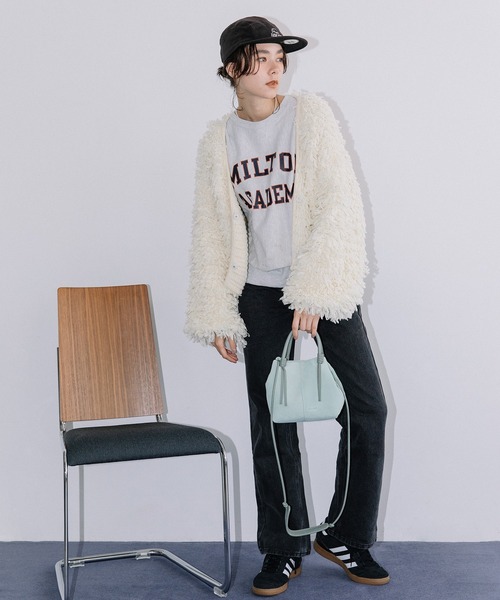 Beau're(ヴュレ)の「BEAURE Suede boat shape ショルダー Bag(ショルダーバッグ・レディース・パープル系その他/キャメル/グリーン系その他・FREE)」の8枚目の写真