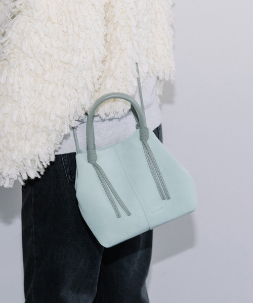 Beau're(ヴュレ)の「BEAURE Suede boat shape ショルダー Bag(ショルダーバッグ・レディース・パープル系その他/キャメル/グリーン系その他・FREE)」の13枚目の写真