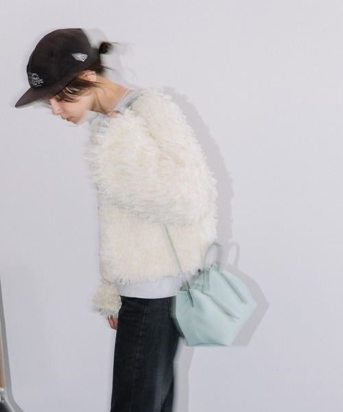 Beau're(ヴュレ)の「BEAURE Suede boat shape ショルダー Bag(ショルダーバッグ・レディース・パープル系その他/キャメル/グリーン系その他・FREE)」の15枚目の写真