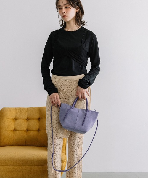 Beau're(ヴュレ)の「BEAURE Suede boat shape ショルダー Bag(ショルダーバッグ・レディース・パープル系その他/キャメル/グリーン系その他・FREE)」の19枚目の写真