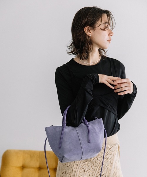 Beau're(ヴュレ)の「BEAURE Suede boat shape ショルダー Bag(ショルダーバッグ・レディース・パープル系その他/キャメル/グリーン系その他・FREE)」の21枚目の写真