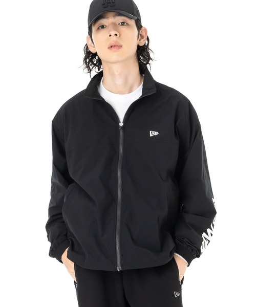 NEW ERA（ニューエラ）の「ニューエラ パフォーマンスアパレル ジャケット 袖ロゴ（その他アウター・メンズ・ブラック・XXL/XL/L/M/S）」の2枚目の写真