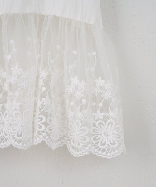 SHENERY（シーナリー）の「《レイヤードコーデに》裾レースキャミソール（キャミソール・レディース・オフホワイト/ブラック・FREE）」の14枚目の写真