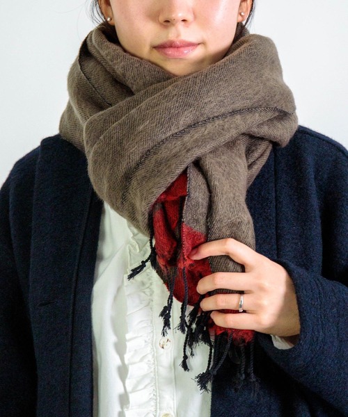 KHATA（カタ）の「[KHATA] パネルショール（マフラー・レディース・ホワイト/グレー・FREE）」の2枚目の写真