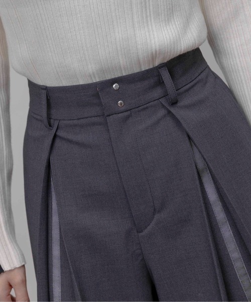 Eimee Law（エイミーロウ）の「ボックスプリーツハーフパンツ（その他パンツ・レディース・チャコールグレー/モカ/グレー・M）」の14枚目の写真