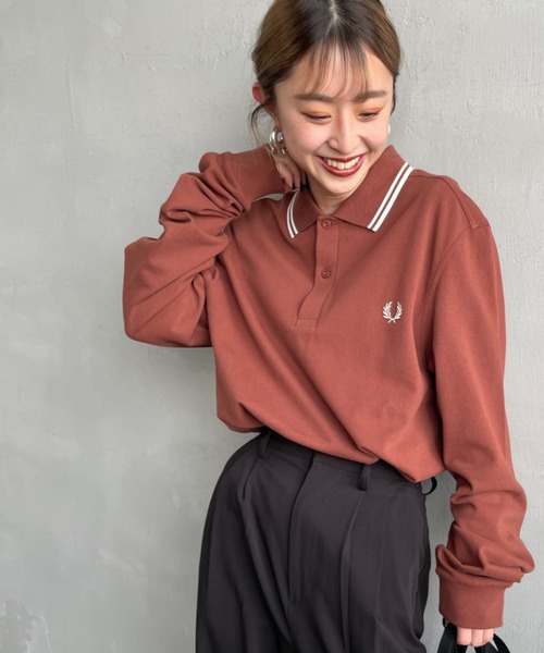 FRED PERRY（フレッドペリー）の「[FRED PERRY/フレッドペリー] ツインティップライン ロングスリーブポロシャツ M3636（ポロシャツ・レディース・ホワイト/ブラウン/ネイビー系1/ネイビー/ブラック系/ブラック/ライトベージュ/ダークグリーン/ブルー/ネイビー系・S/M/L/XL）」の4枚目の写真