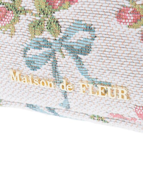 Maison de FLEUR(メゾンドフルール)の「ローズリボン柄ゴブランポーチ(ポーチ・レディース・オフホワイト・FREE)」の12枚目の写真
