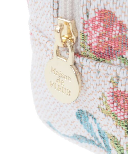 Maison de FLEUR(メゾンドフルール)の「ローズリボン柄ゴブランポーチ(ポーチ・レディース・オフホワイト・FREE)」の13枚目の写真
