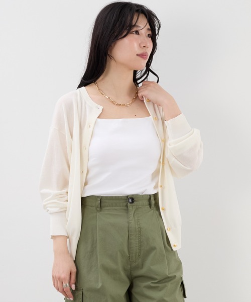 MICA&DEAL（マイカ＆ディール）の「ゴールドボタンクルーネックカーディガン〈アンサンブル対応〉（カーディガン/ボレロ・レディース・オフホワイト/ネイビー・FREE）」の3枚目の写真