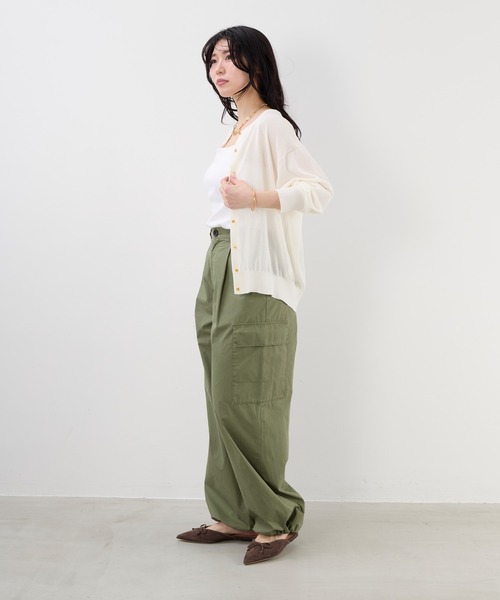 MICA&DEAL（マイカ＆ディール）の「ゴールドボタンクルーネックカーディガン〈アンサンブル対応〉（カーディガン/ボレロ・レディース・オフホワイト/ネイビー・FREE）」の5枚目の写真