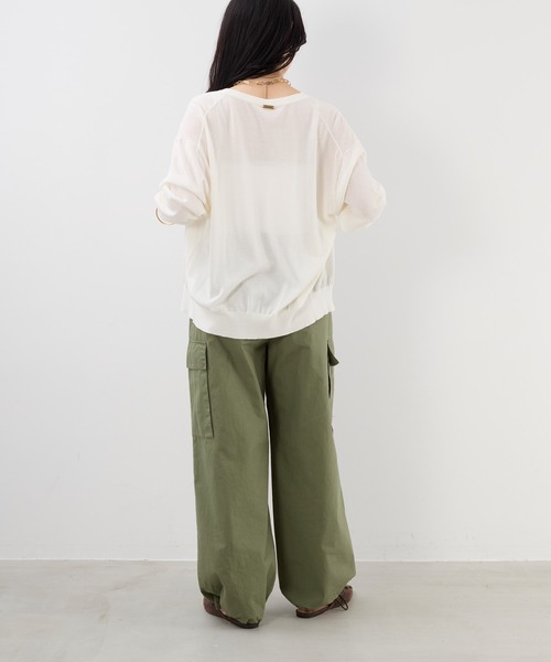 MICA&DEAL（マイカ＆ディール）の「ゴールドボタンクルーネックカーディガン〈アンサンブル対応〉（カーディガン/ボレロ・レディース・オフホワイト/ネイビー・FREE）」の7枚目の写真