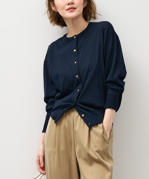 MICA&DEAL（マイカ＆ディール）の「ゴールドボタンクルーネックカーディガン〈アンサンブル対応〉（カーディガン/ボレロ・レディース・オフホワイト/ネイビー・FREE）」の9枚目の写真