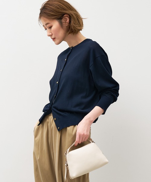 MICA&DEAL（マイカ＆ディール）の「ゴールドボタンクルーネックカーディガン〈アンサンブル対応〉（カーディガン/ボレロ・レディース・オフホワイト/ネイビー・FREE）」の10枚目の写真