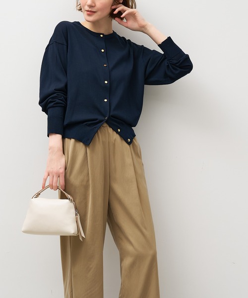 MICA&DEAL（マイカ＆ディール）の「ゴールドボタンクルーネックカーディガン〈アンサンブル対応〉（カーディガン/ボレロ・レディース・オフホワイト/ネイビー・FREE）」の11枚目の写真