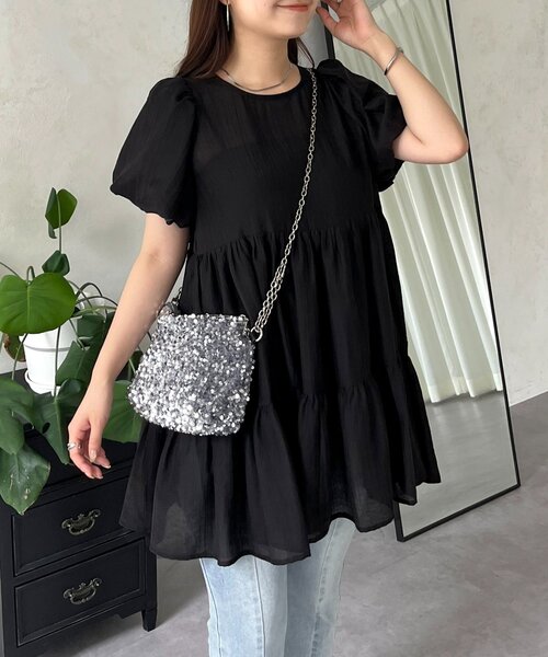 prose verse（プロズヴェール）の「パフスリーブシアーティアードブラウス（シャツ/ブラウス・レディース・オフホワイト/ブラック・LARGE/MEDIUM）」の2枚目の写真