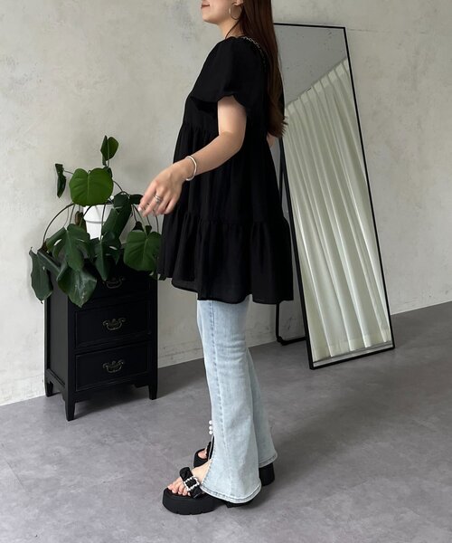 prose verse（プロズヴェール）の「パフスリーブシアーティアードブラウス（シャツ/ブラウス・レディース・オフホワイト/ブラック・LARGE/MEDIUM）」の9枚目の写真