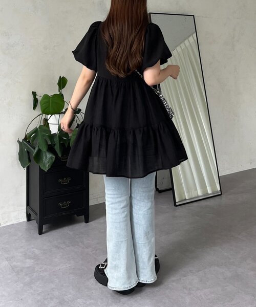 prose verse（プロズヴェール）の「パフスリーブシアーティアードブラウス（シャツ/ブラウス・レディース・オフホワイト/ブラック・LARGE/MEDIUM）」の10枚目の写真